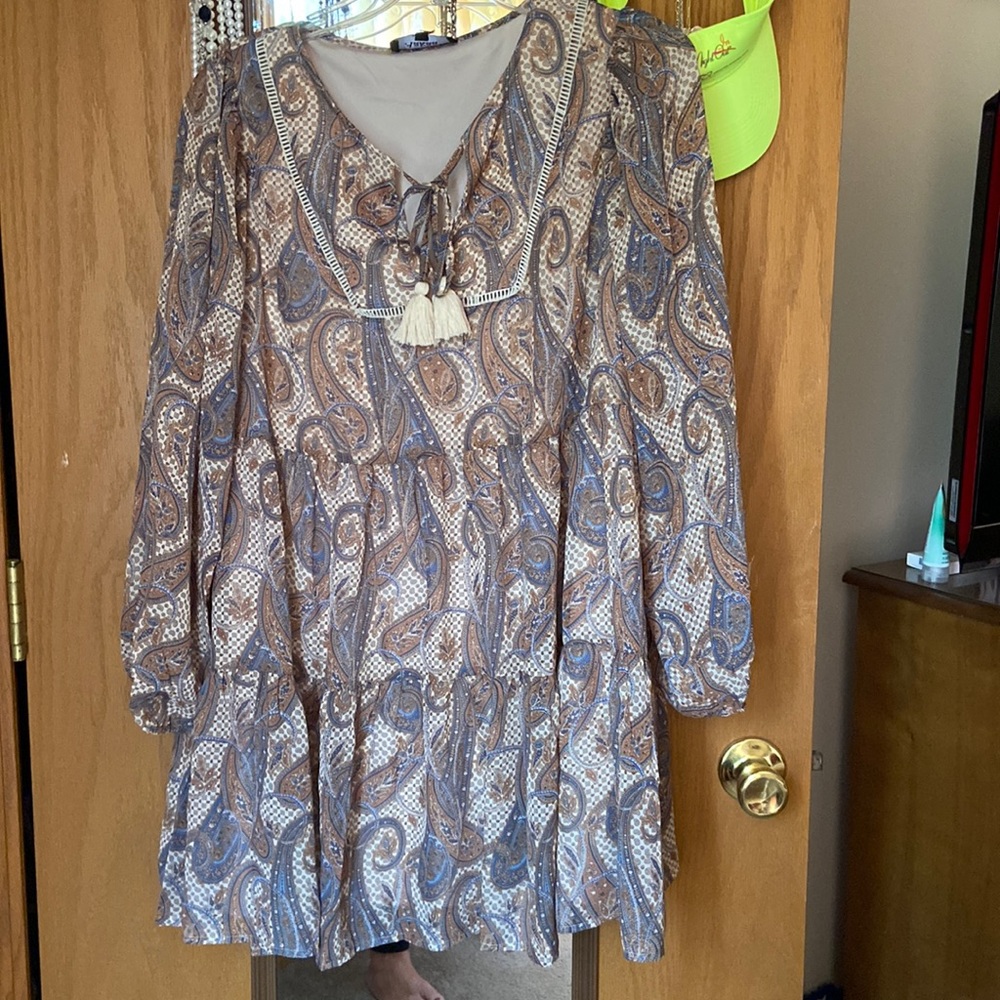 Very nice dress.  Good for work or evening out.